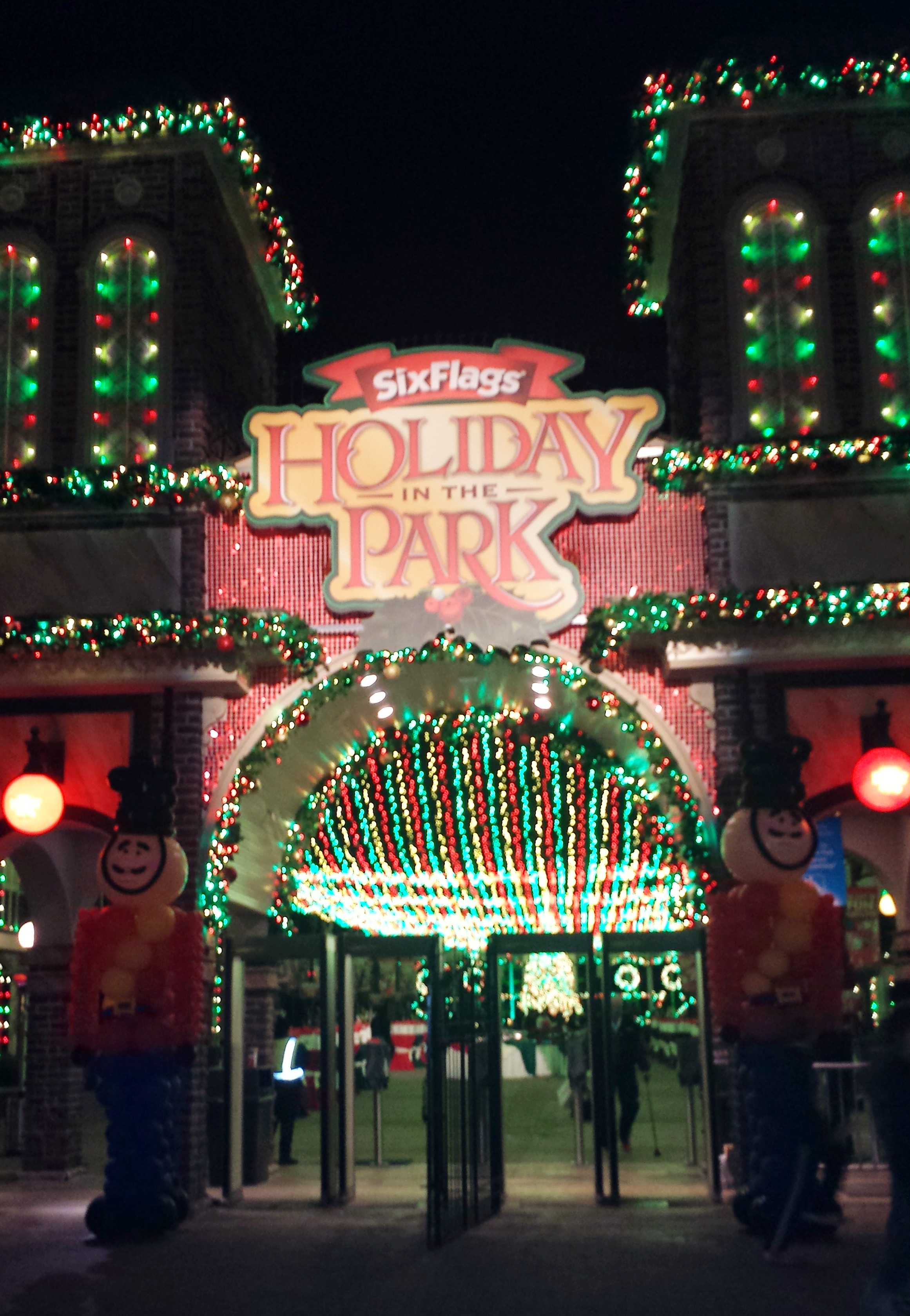 Six Flags Over Georgia Discounts: Last days for Holiday in the Park - Mamalicious Maria